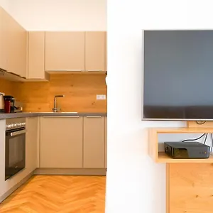 Nadland B7 , Viena Austria